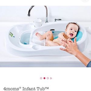4 MOMS Infant Digital Thermometer Tub
